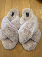 RACHEL By Rachel Roy Women's Slippers Large 9/10 Pink Crossband Plush Fur