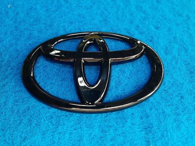 Black Carbon Fiber Style Toyota Emblem Badge – 19cm Front Logo For Hilux Revo Rocco 2018–2020