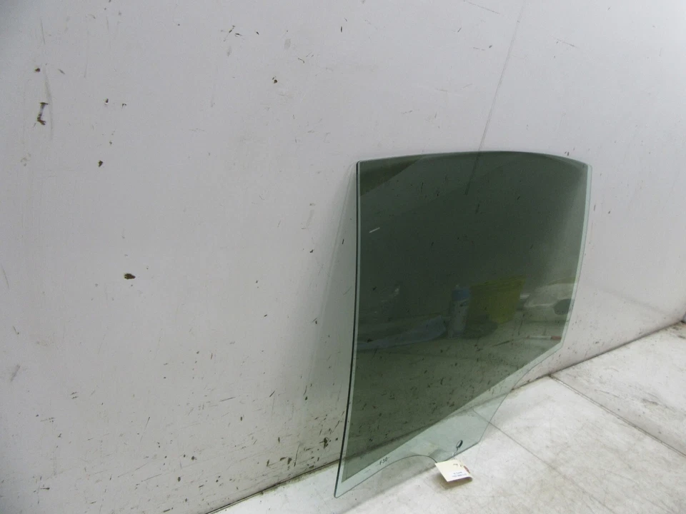 2012-2016 BMW 328xi F30 OEM Left Rear Door Window Glass Panel - Imagem 2 de 4