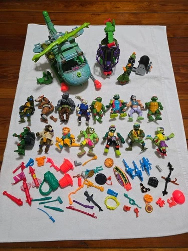 Lot of Vintage 1990s Playmates TMNT Teenage Mutant Ninja Turtles Figures Vehicle