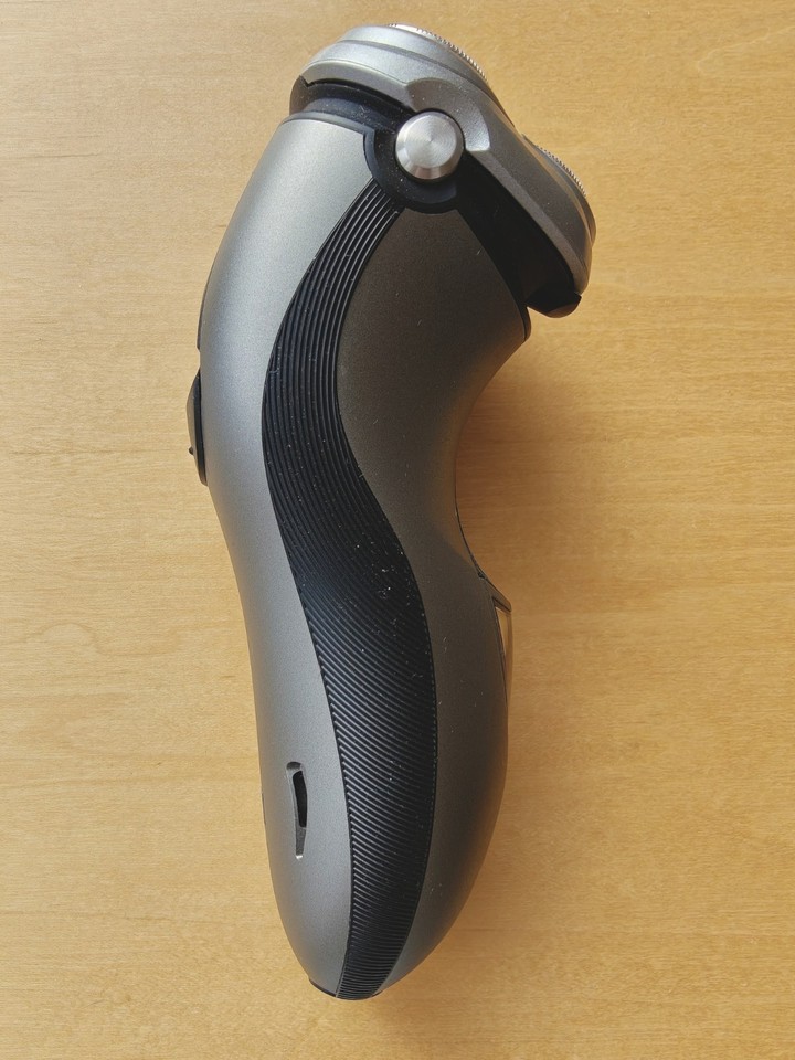 Philips HQ 8240/A Electric Shaver Rechargeable with Charger and Case ...