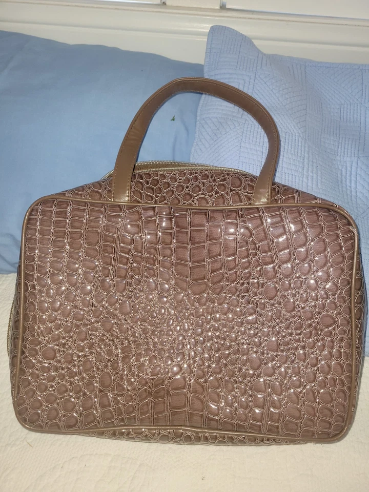 Bolsa de maquillaje Lancome grande con dos bolsas más pequeñas a juego en el interior Foto 2 de 3