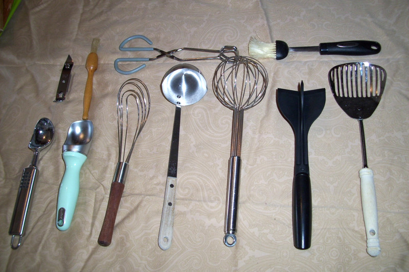 VARIOUS 11 DIFFERENT COOKING KITCHEN UTENSILS.  EXCELLENT CONDITION