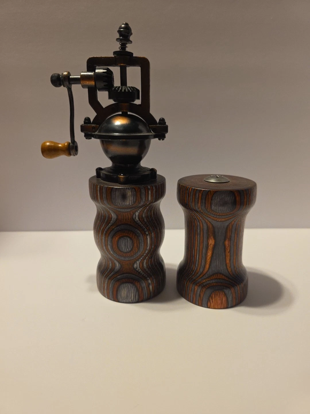 salt and pepper grinder set