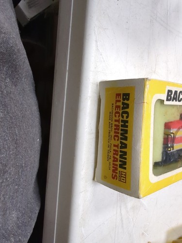 Bachmann HO Florida East Coast Diesel Locomotive - Picture 4 of 10