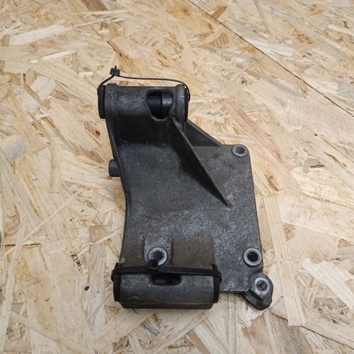 BMW E30 316i 318i Halterung Lichtmaschine Lagerbock 1715080 M40 Motor