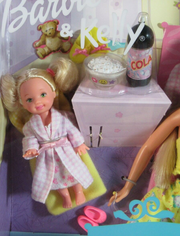 NEW 2002 BARBIE & KELLY "SLEEPOVER GIRLS" PLAY SET w/SLEEPING BAGS 