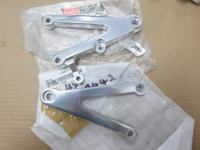 Yamaha YZF-R1 Footrest Bracket L/R OEM 4XV-27442-00 R1 Foot Hanger 4XV-27443-00