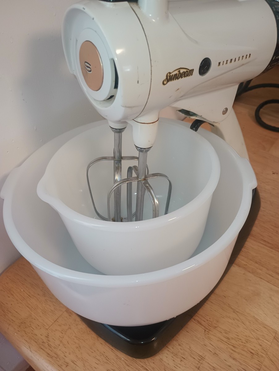 VINTAGE WHT 1950'S SUNBEAM MIXMASTER STAND MIXER BOWL