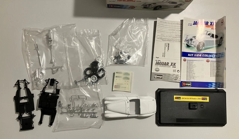 JAGUAR XK 120 ROADSTER 1948 1:24 BBURAGO Metal Kit Cod 5502 Model kit auto - Immagine 2 di 4