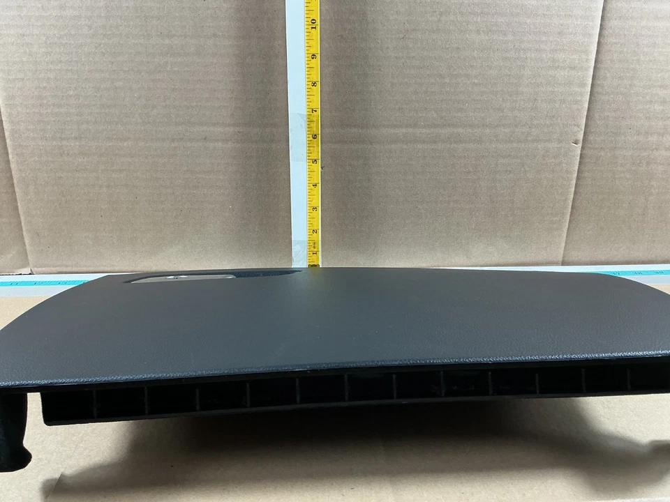 2012-2014 奥迪 A7 Quattro 右仪表板手套盒门盖带扣原始设备制造商 — 第 3/4 张图片