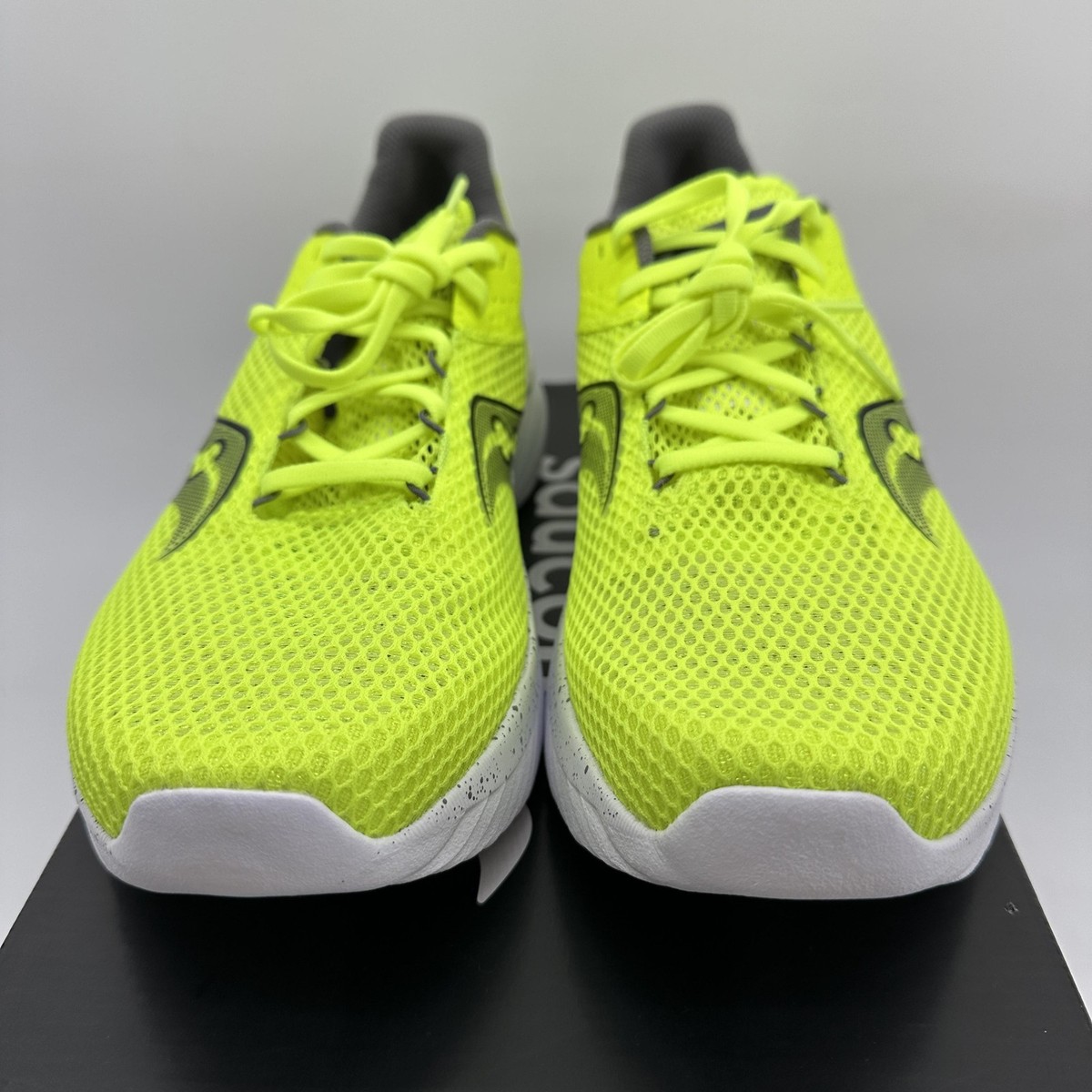 Saucony Kinvara 14 Shoes Mens Size 11.5 Yellow Citron 