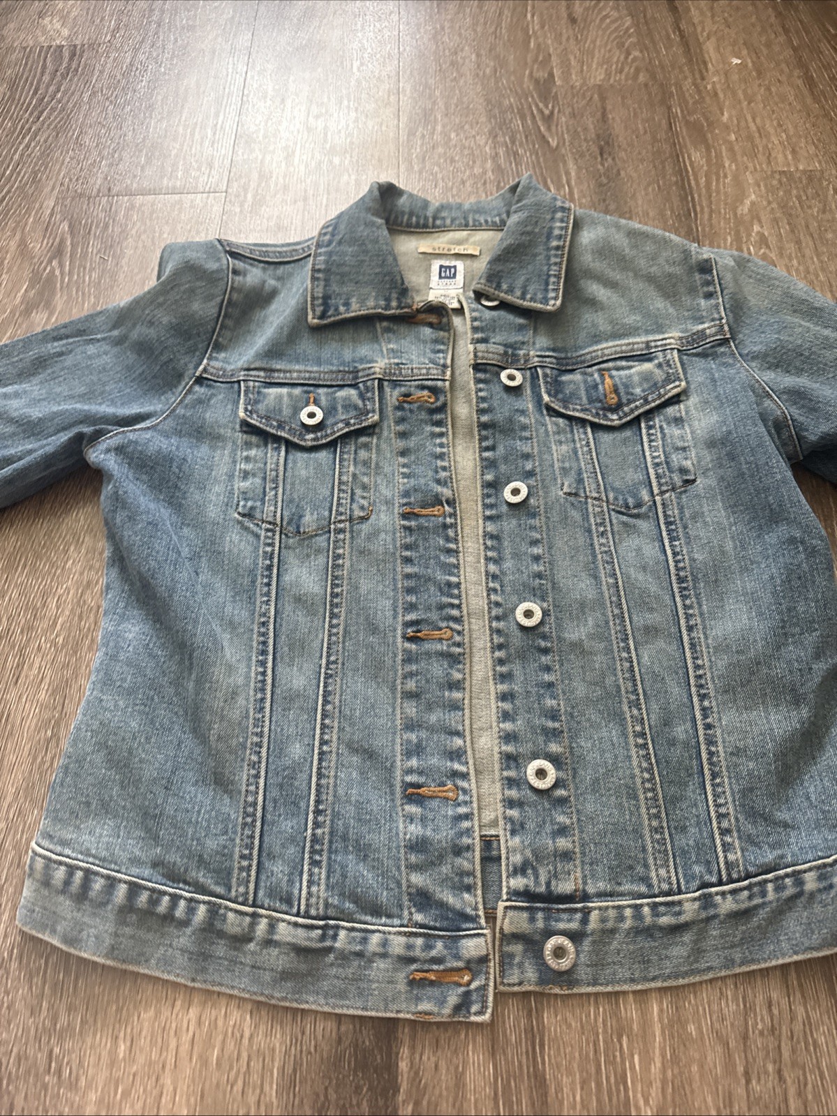 Gap jean jacket medium - image 2