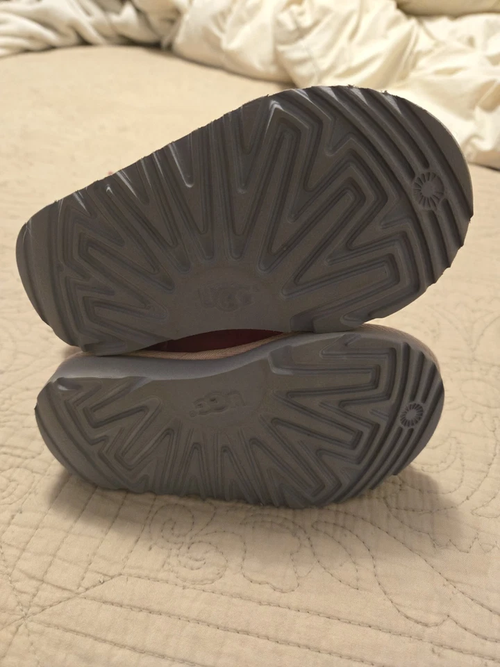 Arco Ugg Bailey II niño pequeño 8 Foto 4 de 4