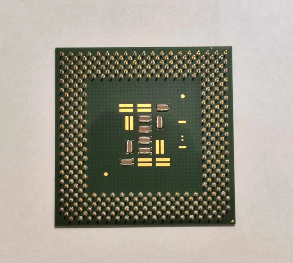 Intel Pentium 3 CPU 850MHz 256KB 100MHz SL4CC socket PPGA370 - Image 2 of 2