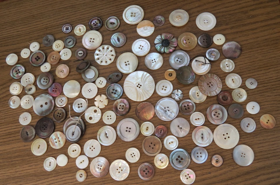 EXCELENTE GRUPO de 116 BOTONES DE MODA en MADRE DE PERLA Y ABULÓN Antiguo Foto 2 de 4