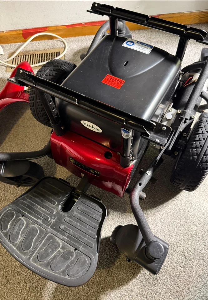 GOLDEN TECHNOLOGIES (Modelo Nº GP620) Silla eléctrica, silla/scooter de movilidad Foto 2 de 4