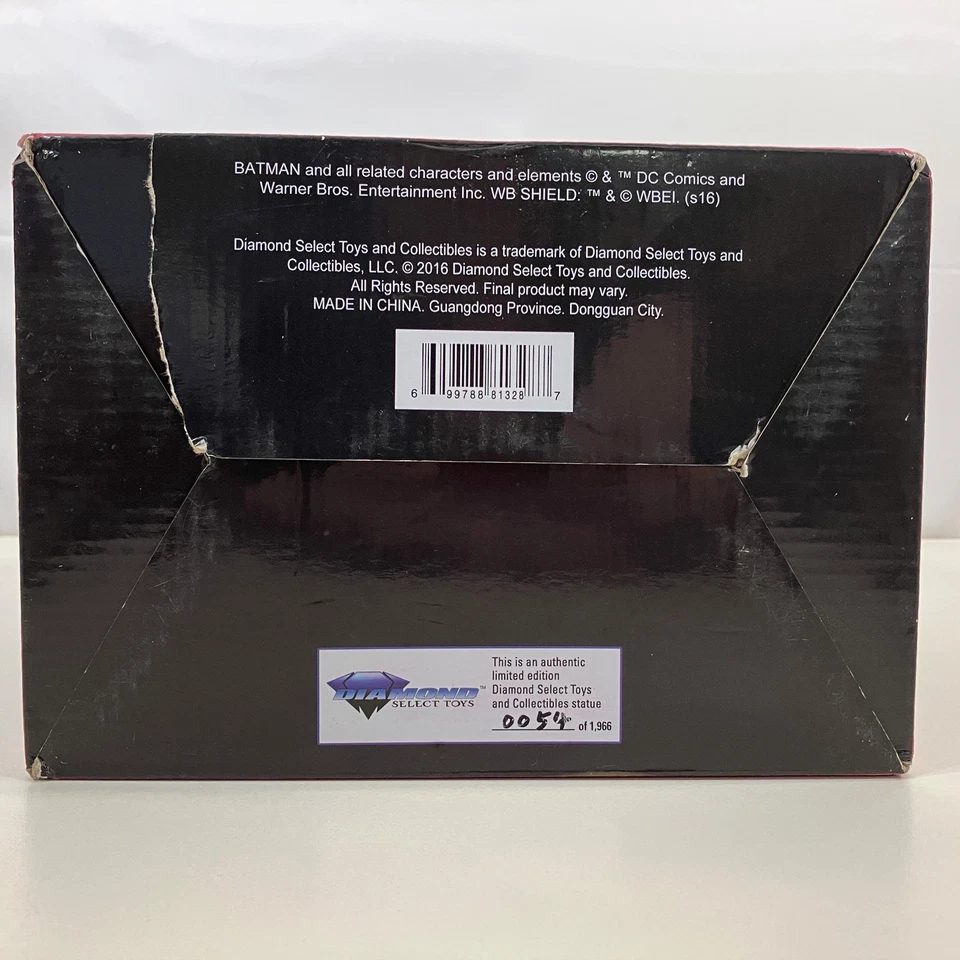 Estatua de resina Catwoman Premier Collection 54/1966 Diamond Select Batman Classic Foto 3 de 4