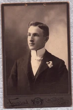 VTG Cabinet Card Photo Handsome Man Suit Flower Fashion Willimantic Conn 1900