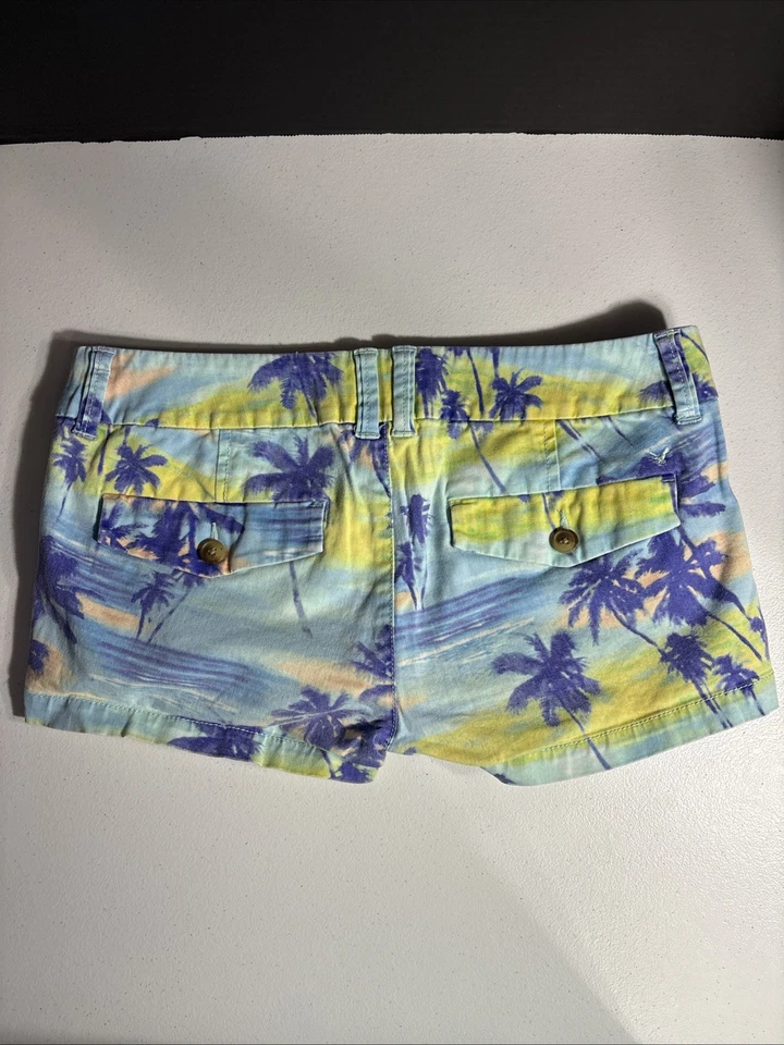 Pantalones cortos para mujer American Eagle Outfitters talla 2 estampado tropical Foto 3 de 4