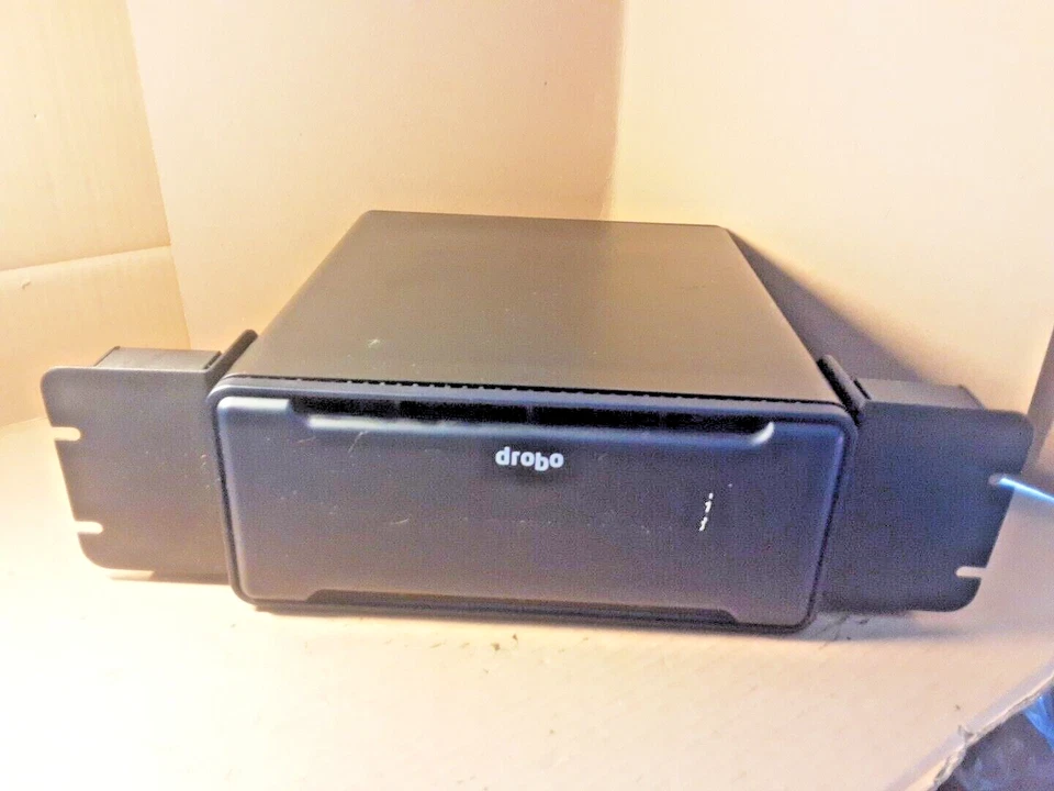 Drobo B800i 8-Bay iSCSI SAN storage System WITH RACKMOUNT EARS, NO HDD - Image 2 of 4