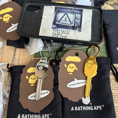 A BATHING APE Head Keychain Modern Accessories Fashionable Metal Key Pendant