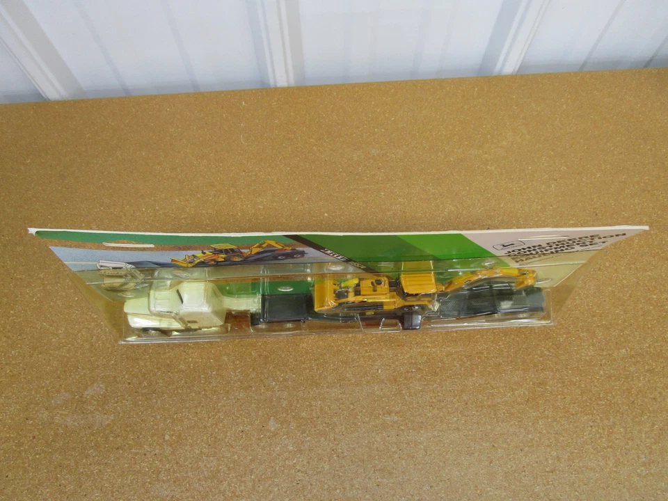 John Deere Construction Hauling set Backhoe semi truck ERTL 1/64 diecast B13Z - Image 2 of 4