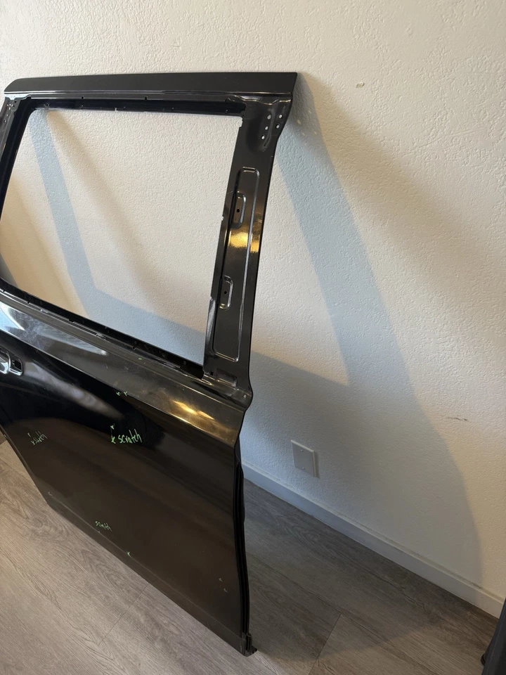 Chevy Tahoe GMC Yukon 2021 2022 2023 puerta trasera carcasa lado derecho pasajero Foto 4 de 4