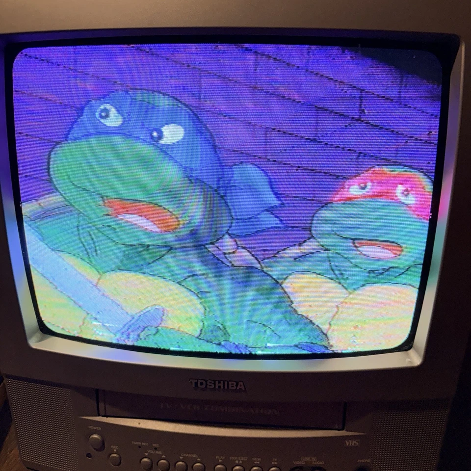 Toshiba MV13N2 13" CRT TV / VCR Combo Retro Gaming No Remote - Image 4 of 4