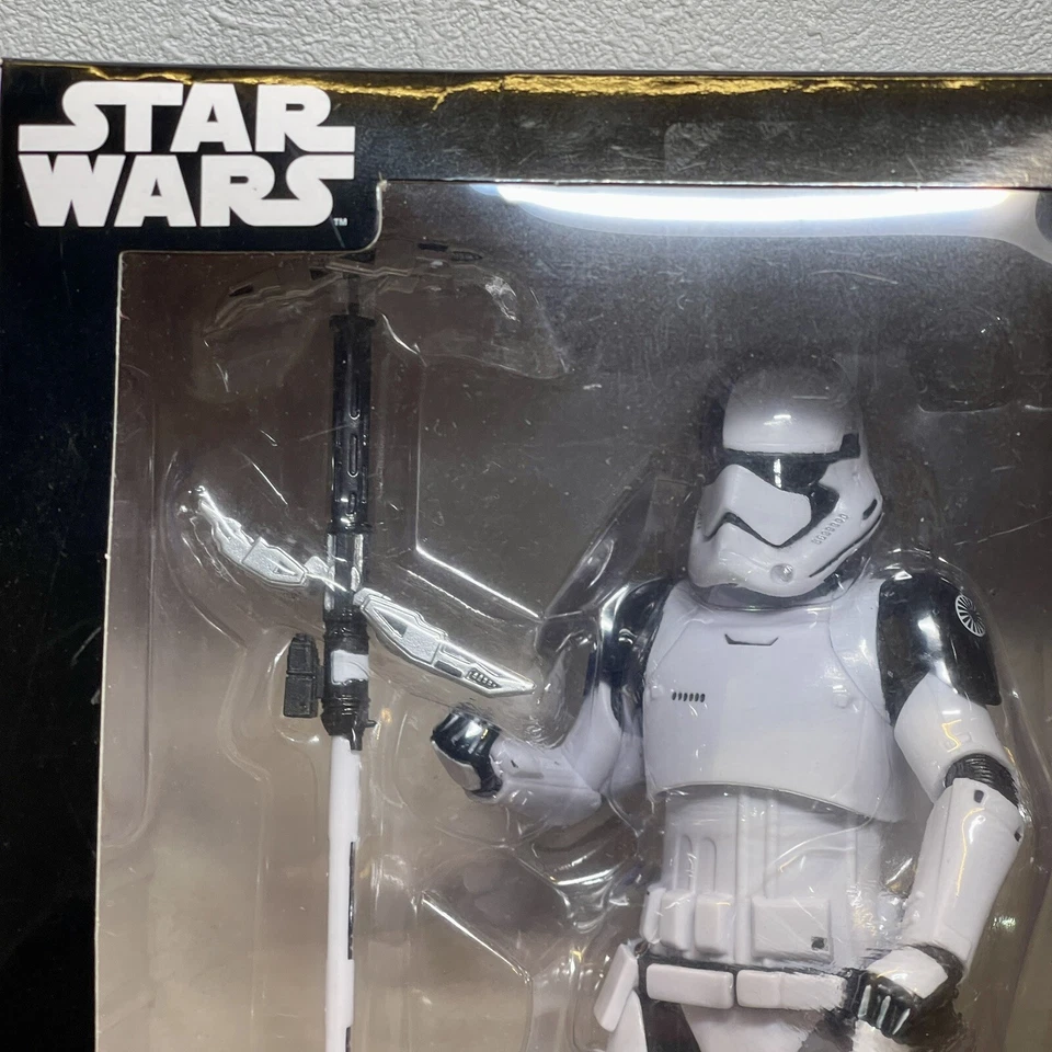 Star Wars: The Last Jedi Premium 1/10 Scale Figure #First Order Stormtrooper - Image 4 of 4