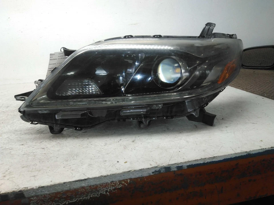 Used Left Headlight Assembly fits: 2017 Toyota Sienna halogen clear lens Left Gr Foto 2 de 4
