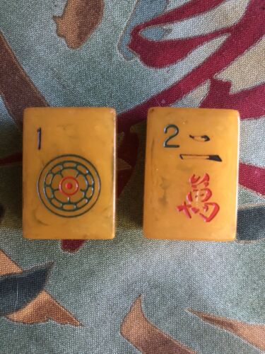 VTG, DON’T MISS, SCARCELY FOUND, LOT OF TWO SWIRLED TRANSLUCENT MAH JONGG TILES! - Afbeelding 1 van 13
