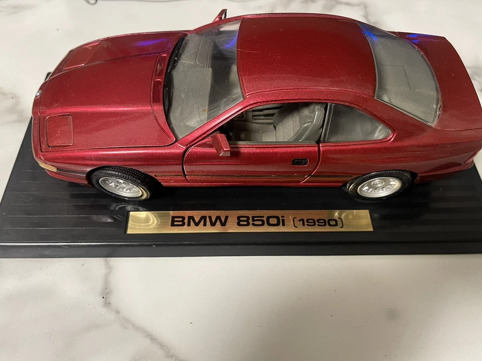 Coche de juguete vintage Revell A.G. BMW 850i 1:18 1990 fundido a presión granate Foto 2 de 4
