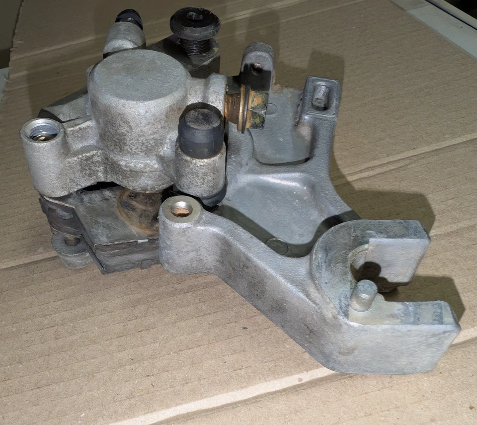 Pinza de freno de disco trasera Honda XR650L XR650 93-18 y montaje poco kilometraje Foto 4 de 4