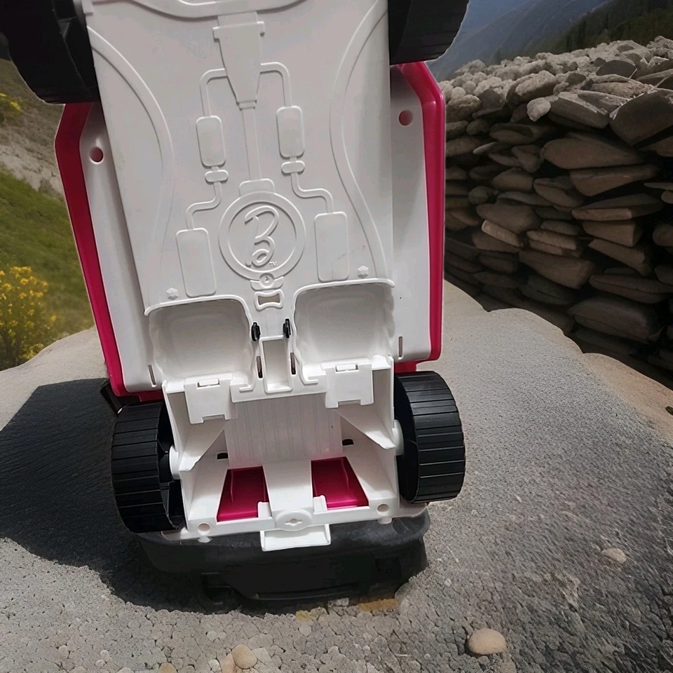 Mattel Barbie 2012 Convertible Rosa Jeep SUV/Beach Cruiser con Cinturones de Seguridad. Foto 3 de 4