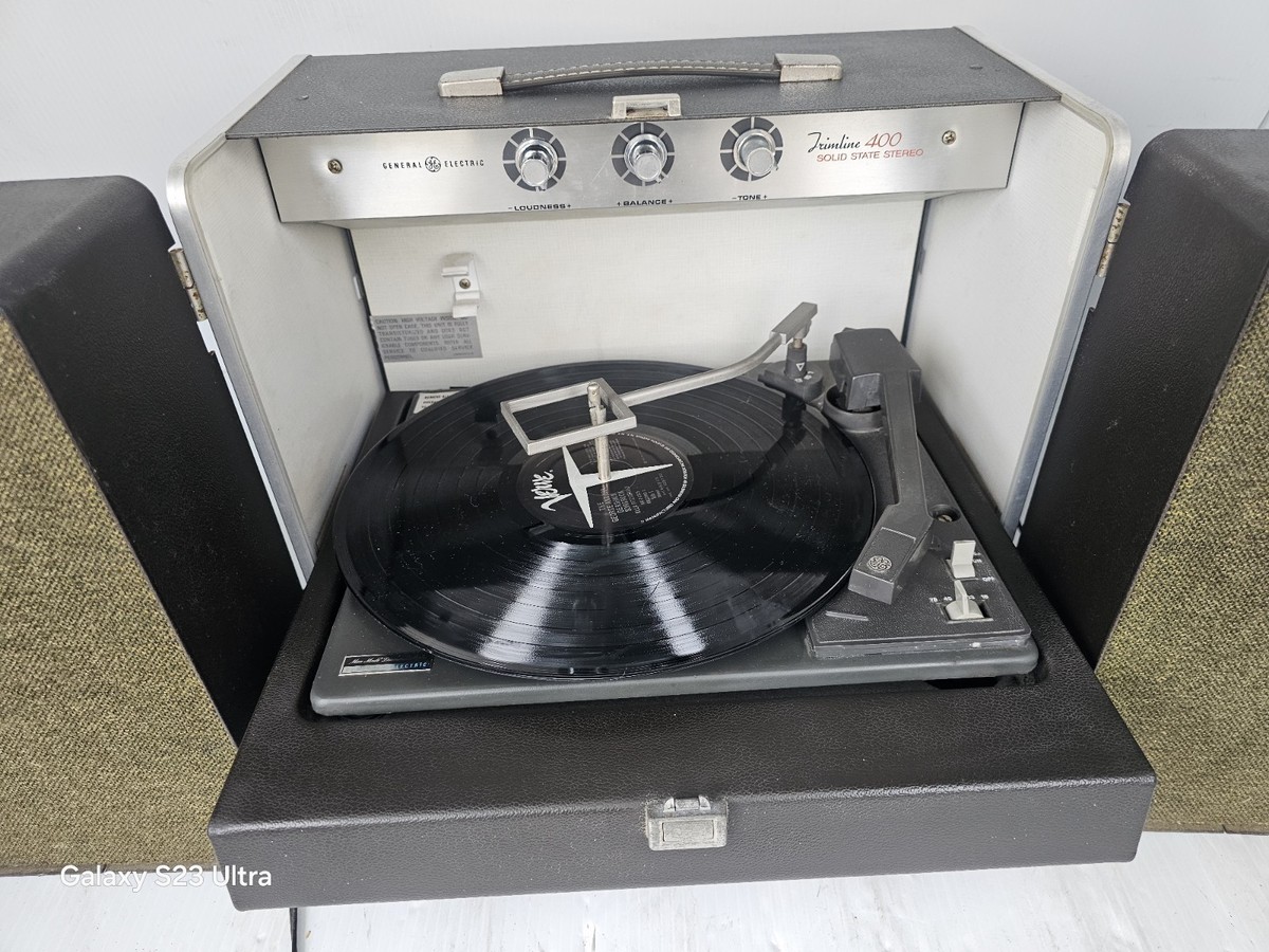 Vintage GE Trimline 400 Portable Tube Turntable Record Player