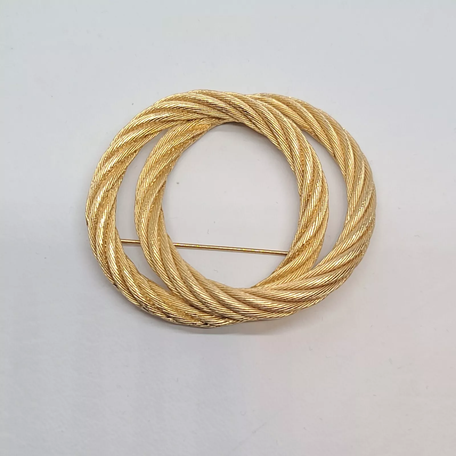 Broche ovale cercle corde torsadée rétro Christian Dior plaque dorée texturée années 80