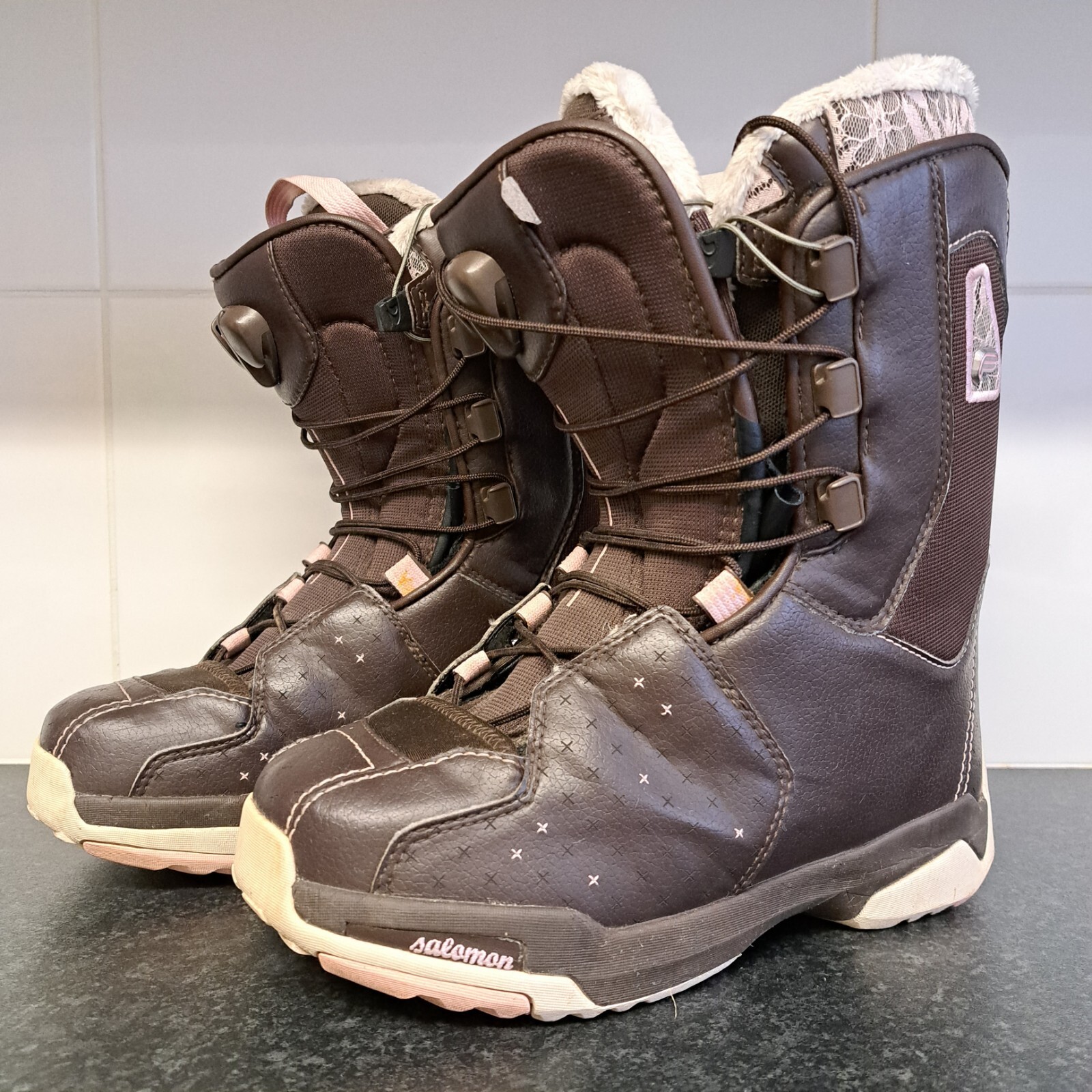 Stivali da snowboard Salomon Fusion F20 taglia UK 7 Self2 Agion Easy in pizzo rosa marrone