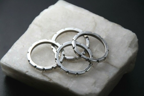 Anello in argento sterling .925 massiccio intagliato fascia ingranaggi misura 8,5 uomo donna unisex - Foto 6 di 6