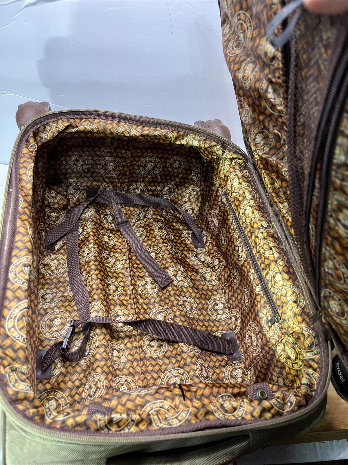 Swiss Gear Luggage Carbbean Joe 20 Nch 8 Wheel Spnner Carry-On