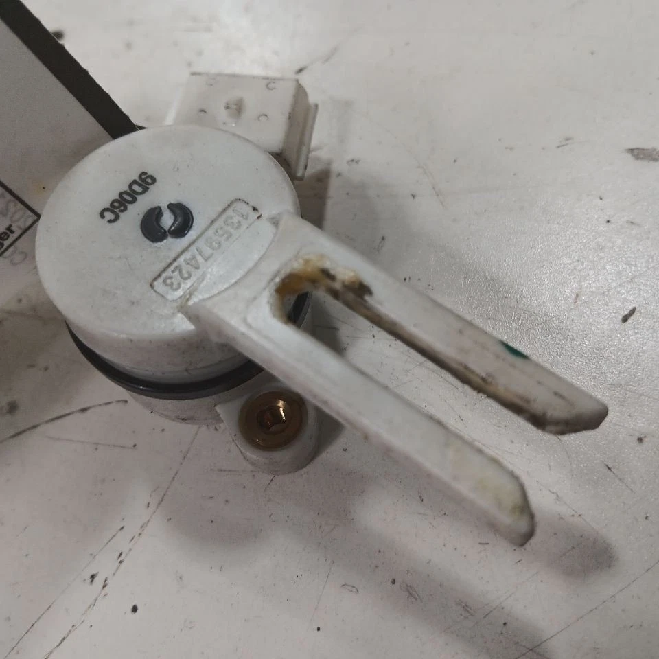 Interruptor de pedal de freno Chevy Trailblazer 2021 2022 2023 2024 2025 Foto 2 de 4