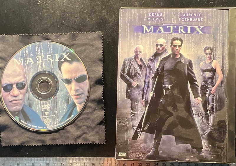 The Matrix DVD Movie - Keanu Reeves, Laurence Fishburne - original DVD release