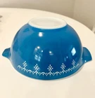 Vintage  PYREX bowl!