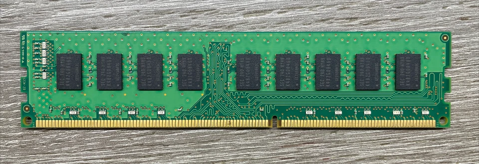 4GB Samsung DDR3L PC3L-10600E 1333Mhz 1.35v ECC PC RAM MEMORY M391B5273DH0-YH9 - Image 2 of 3