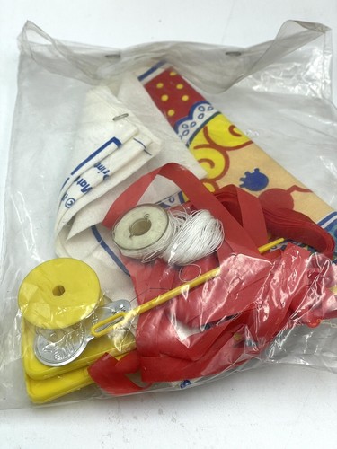 Vintage Mattel Sew Perfect Sewing Machine/ Patterns 1976 New Old Stock CN - Picture 7 of 11