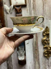 Vintage Victorian Royal Standard Gold Trimmed Floral Tea Cup & Saucer