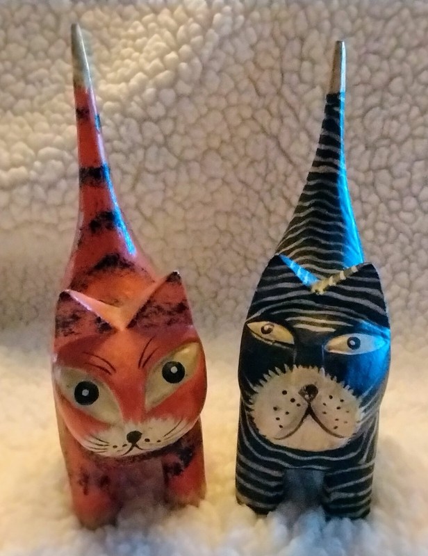 Carved Wooden Cats Kittens Orange & Black  Folk Art Ring Holder Sculpture 6"X 2"
