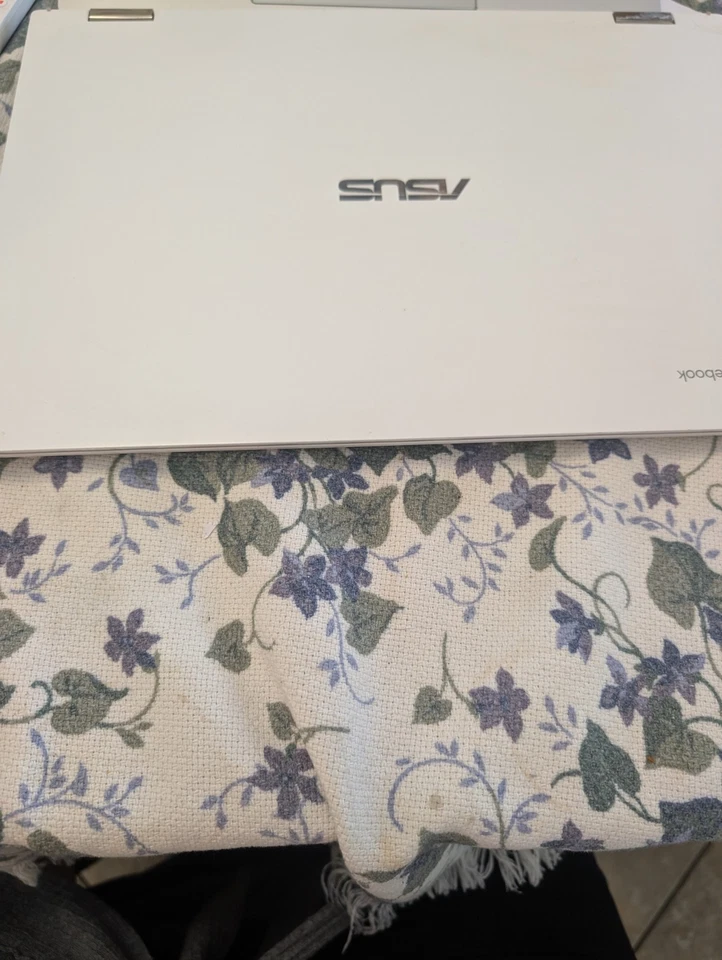 华硕 15 英寸触摸屏 Chromebook - 破损太空钥匙 — 第 3/4 张图片