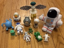 Green Aliens Astronauts Robots Outer Space Figures Lot Spacemen Little People