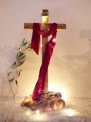 Auferstehungskreuz - Olivenholz Osterkrippe - Christliches Ostern
